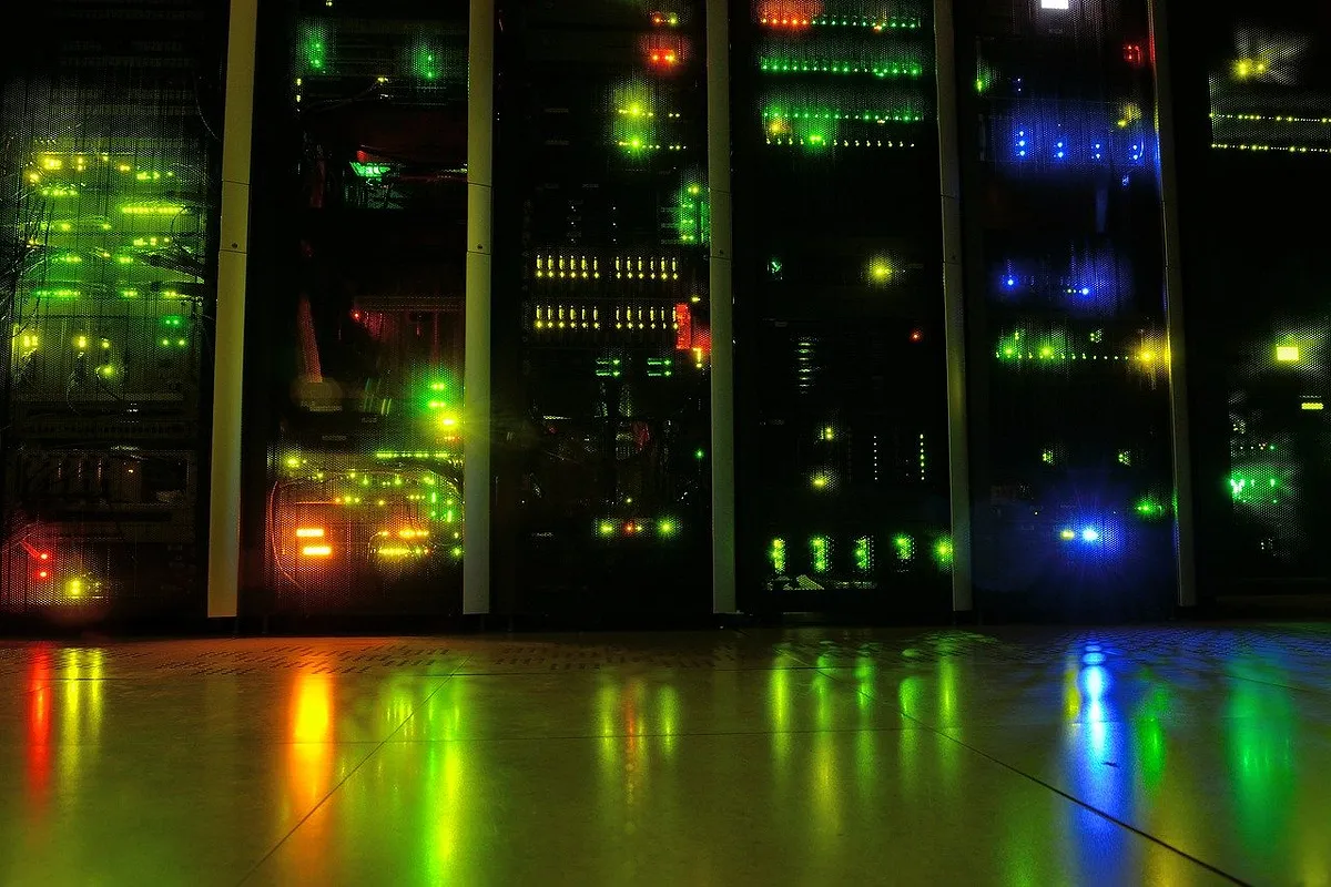 Photo de la salle de serveurs d'un datacenter